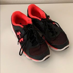 Under Armor: Charged Assert 8 running shoes